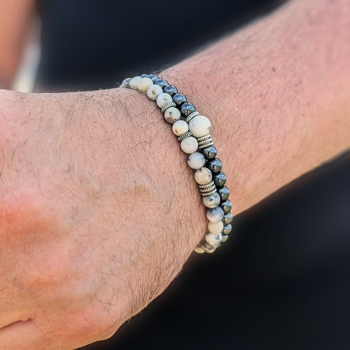 Armband i Opal från Australien med detaljer i Metall